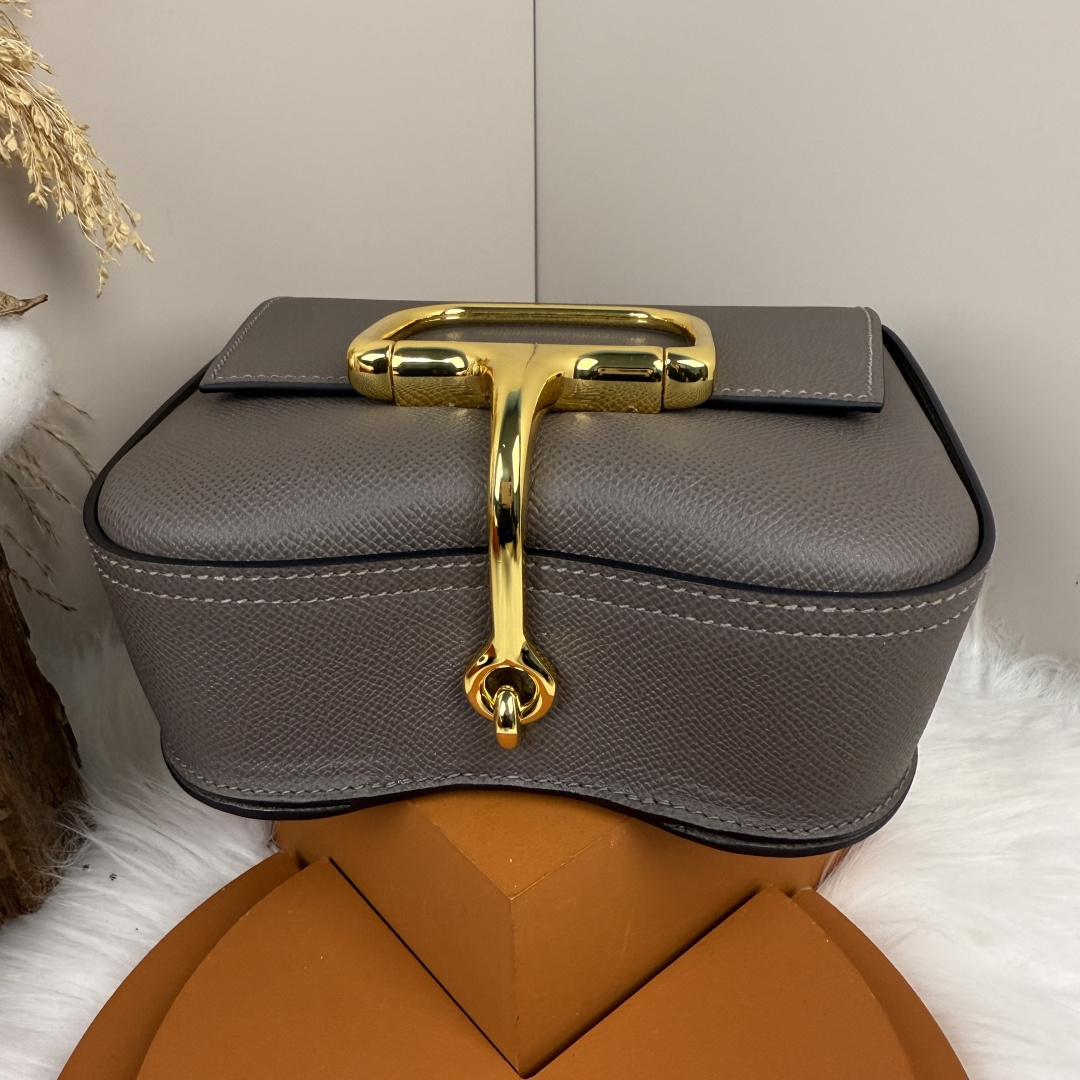 【厳選新入荷】エルメス Della Cavalleria Mini サドル金具クロスボディバッグ「乗馬モチーフ本革ショルダー」