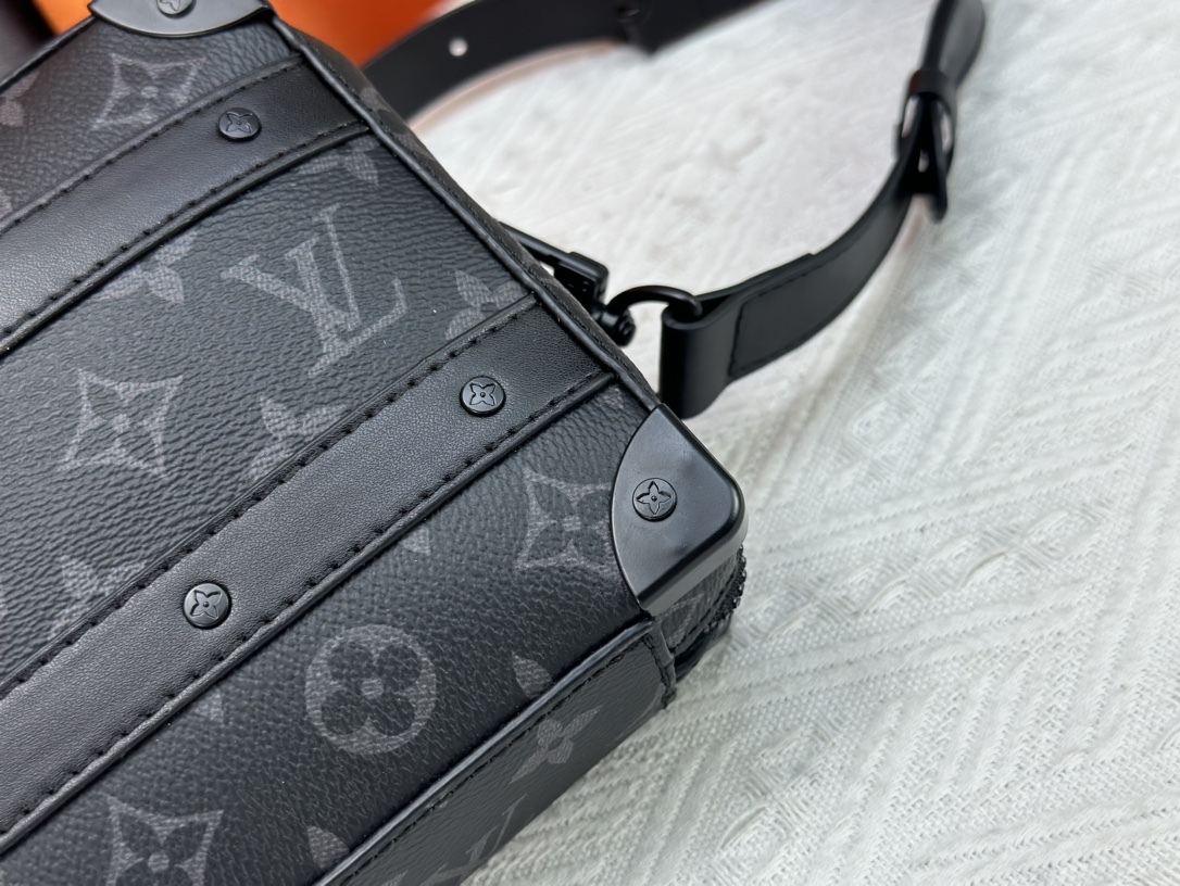 ルイ・ヴィトン「Louis Vuitton」Soft Trunk メッセンジャーバッグ