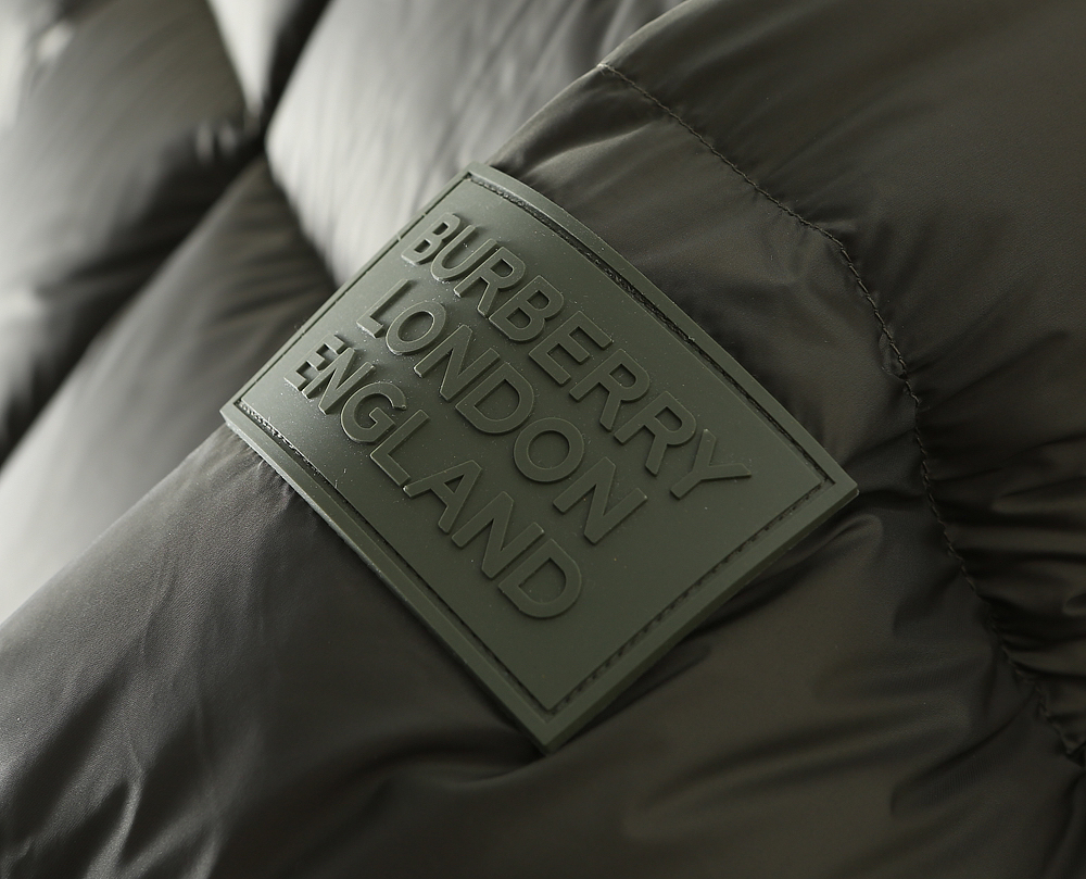 バーバリー「Burberry」秋冬 クイルティッドダウンジャケット