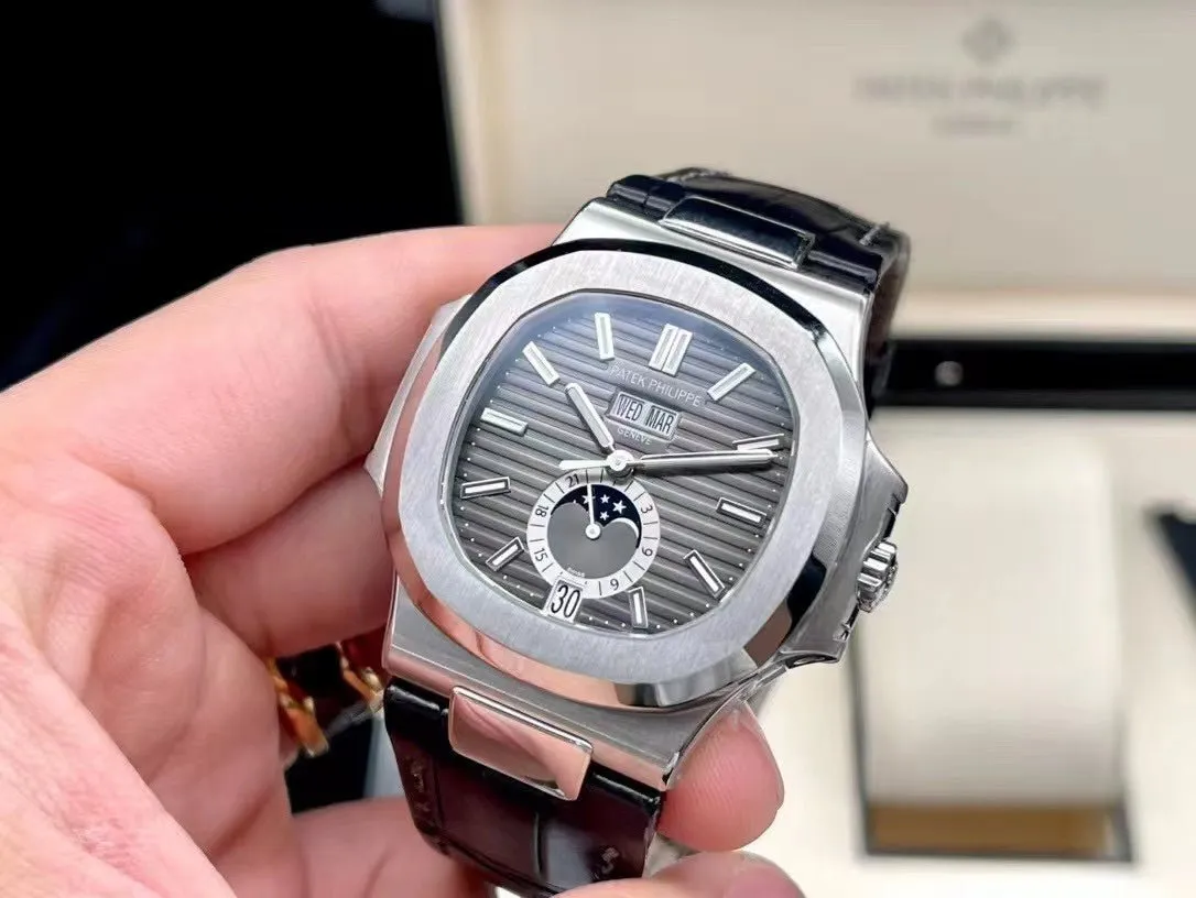 パテック フィリップ「Patek Philippe」Nautilus 5726 年歴腕時計41MM