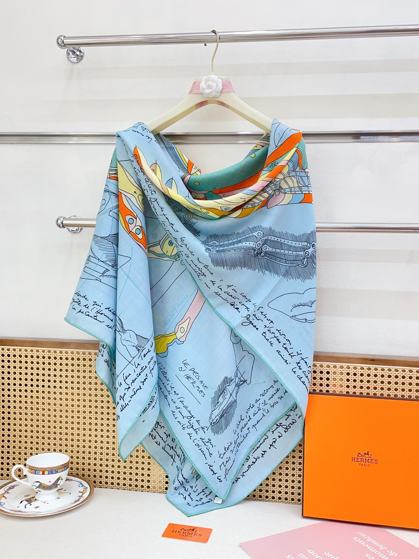 エルメス 新作ファッションアイテム カシミアスカーフ