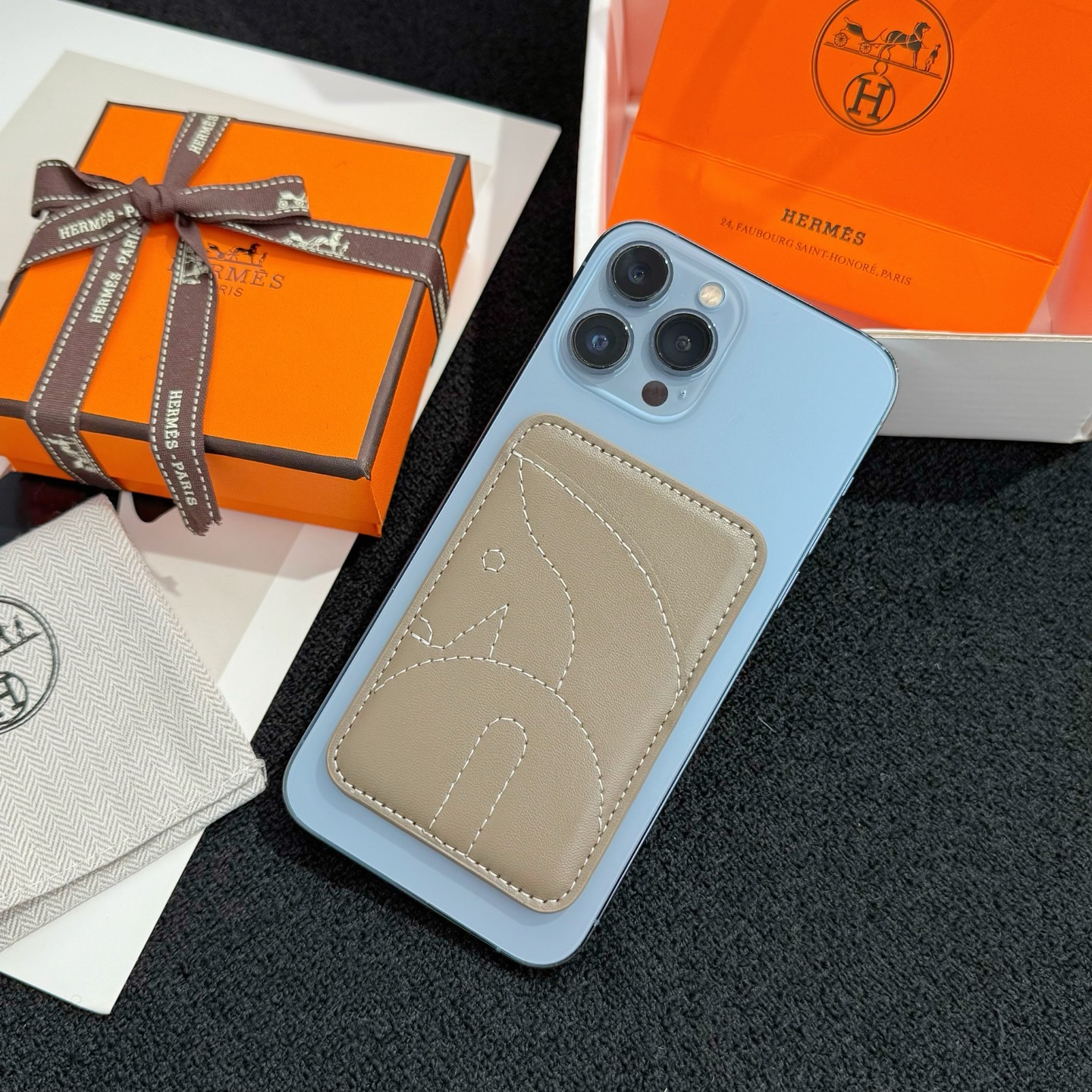 【限定新入荷】エルメス Cheval MagSafe 本革カードケース「12 シリーズ以降全 iPhone 対応」
