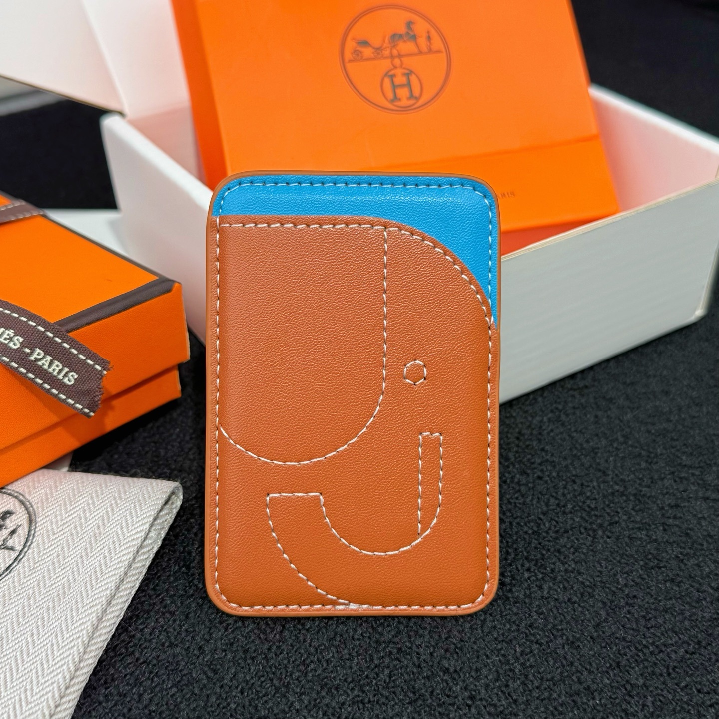 【限定新入荷】エルメス Cheval MagSafe 本革カードケース「12 シリーズ以降全 iPhone 対応」