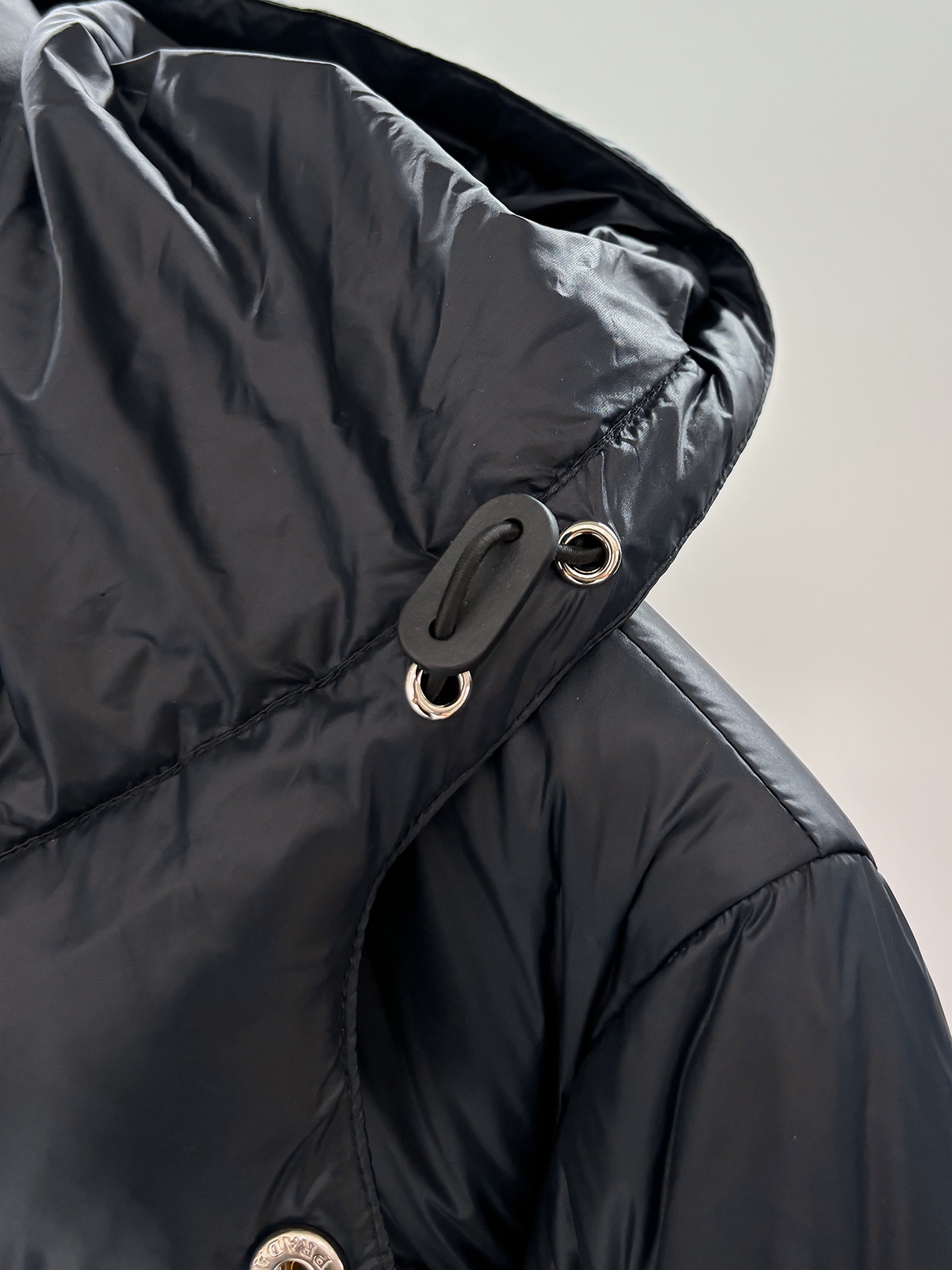 プラダ「Prada」秋冬フード付きダウンジャケット