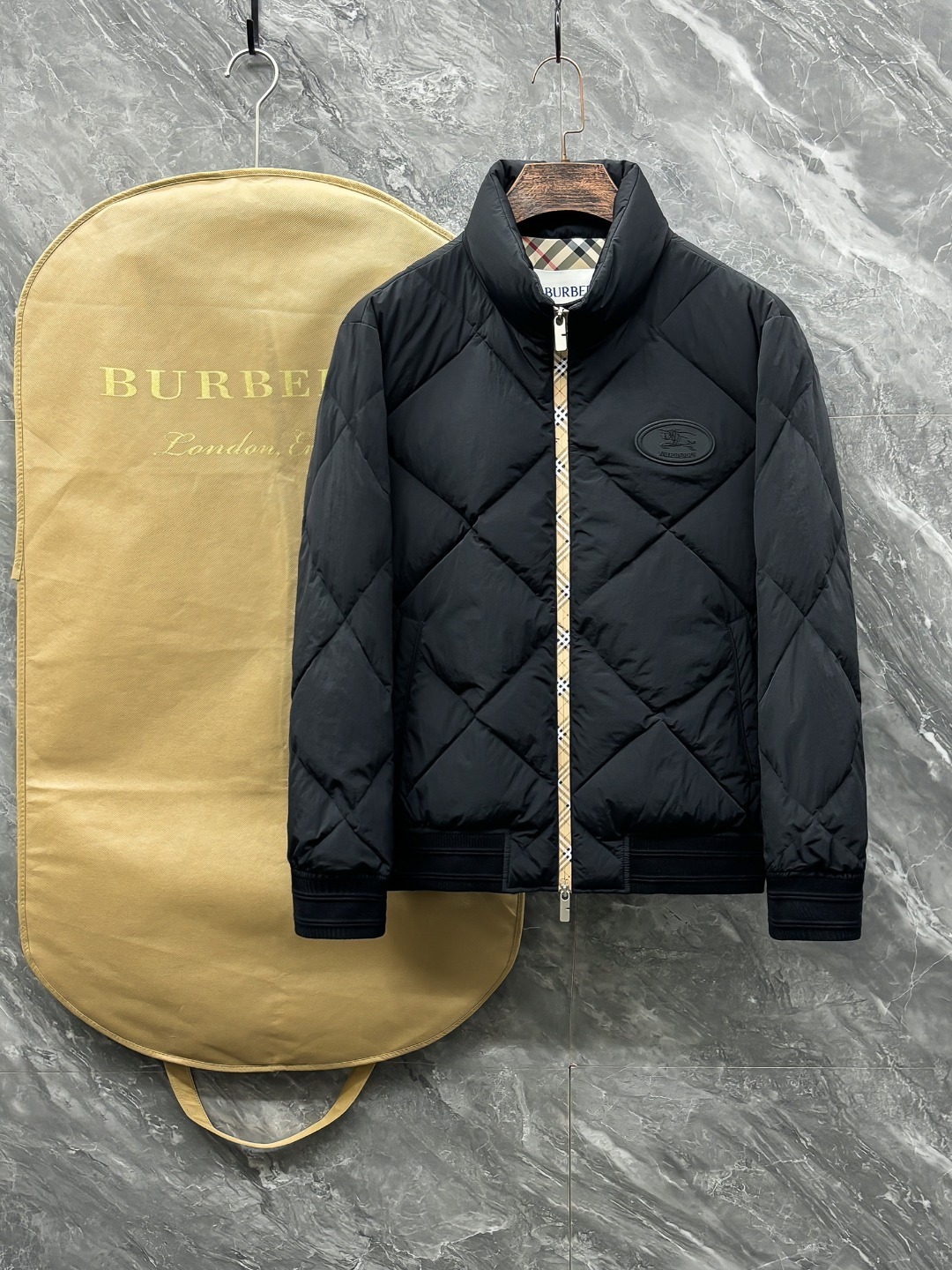 バーバリー「Burberry」秋冬メンズスタンドカラー薄手ダウンジャケット