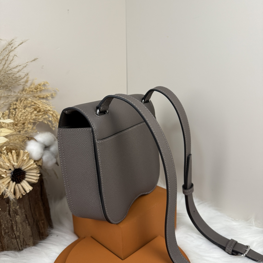【厳選新入荷】エルメス Della Cavalleria Mini サドル金具クロスボディバッグ「乗馬モチーフ本革ショルダー」