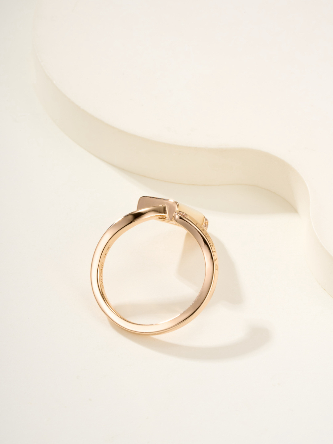 ブルガリ「Bvlgari」Gelati エレガントなリングコレクション
