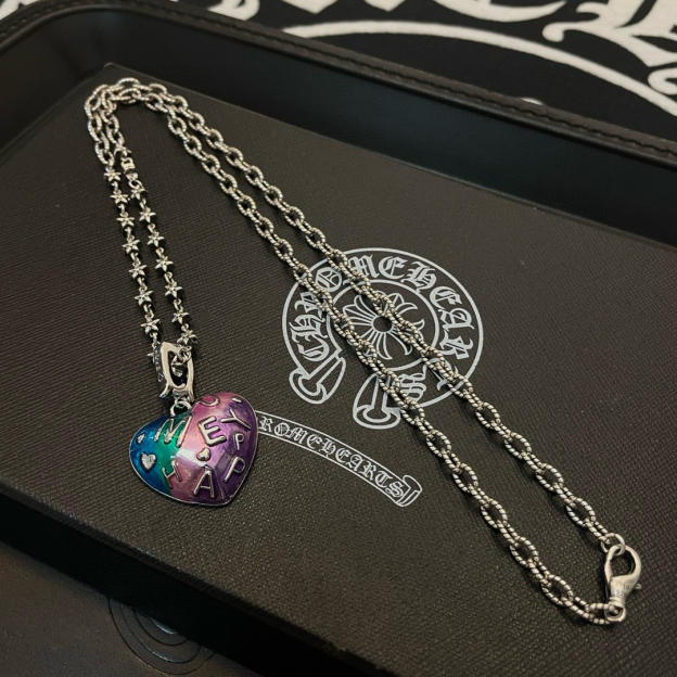 クロムハーツ「Chrome Hearts」のクラシックネックレス - 日常に上品なアクセントを添えるユニセックスモデル