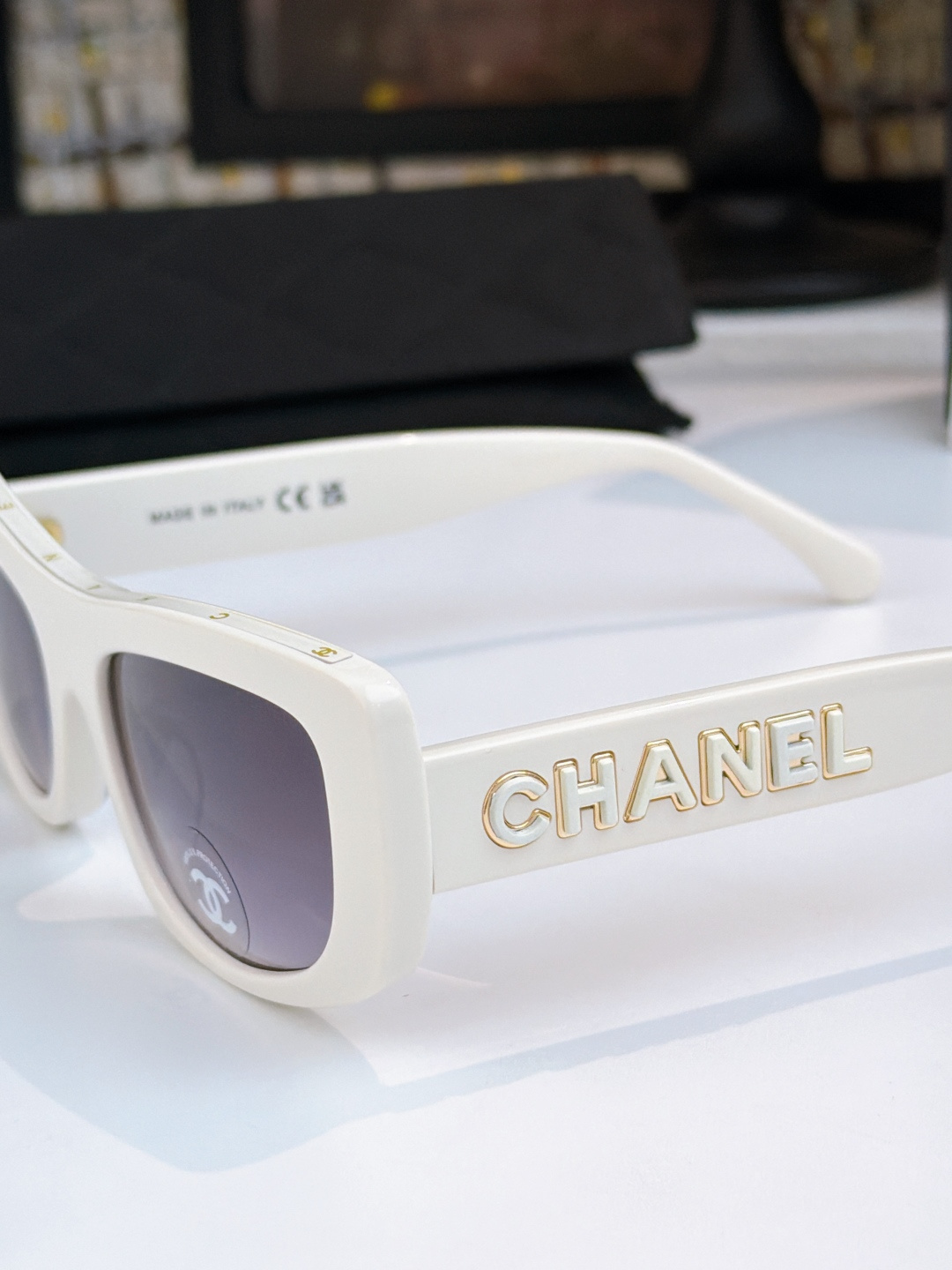 【新作到着】Chanel ハイセンスデザインサングラス「遮光レンズ搭載」