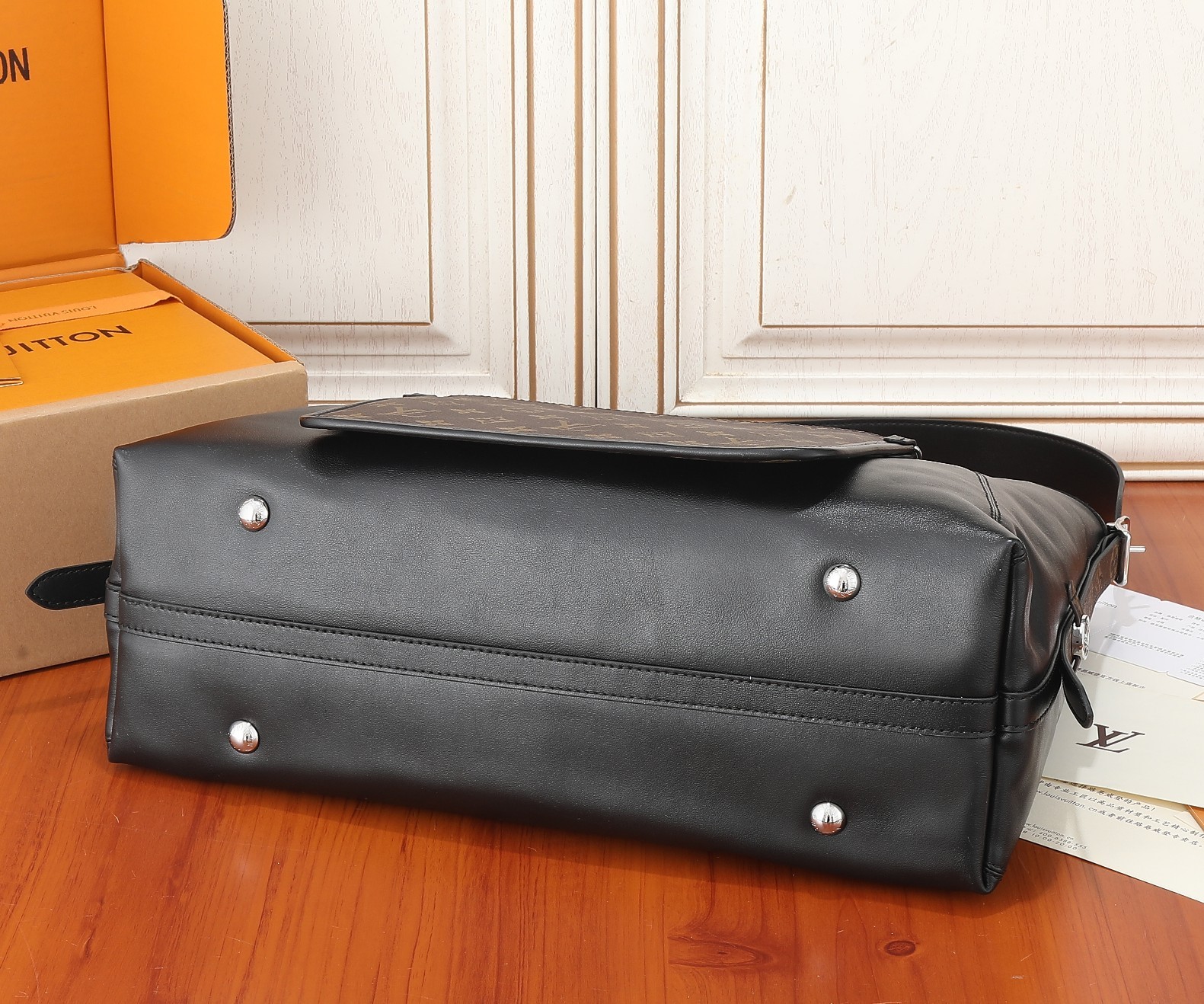 ルイ・ヴィトン キャリーオール MM バッグ「CarryAll Dark Bag」