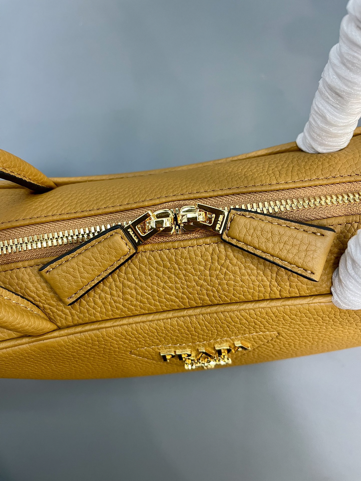 プラダ「Prada」 リジドレザー ハンドバッグ モデル