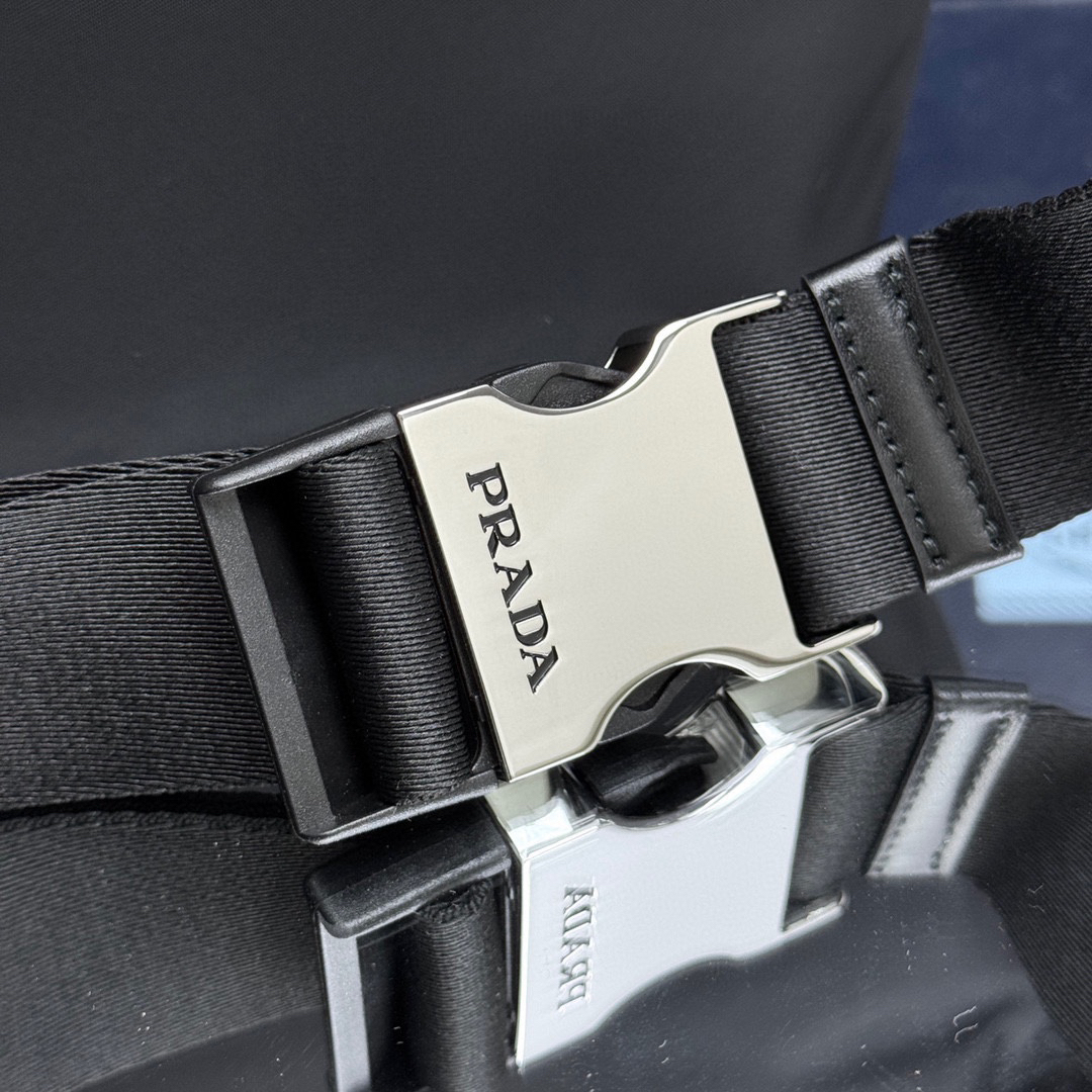 プラダ「Prada」ジオメトリック ショルダーバッグ ショルダーバッグ