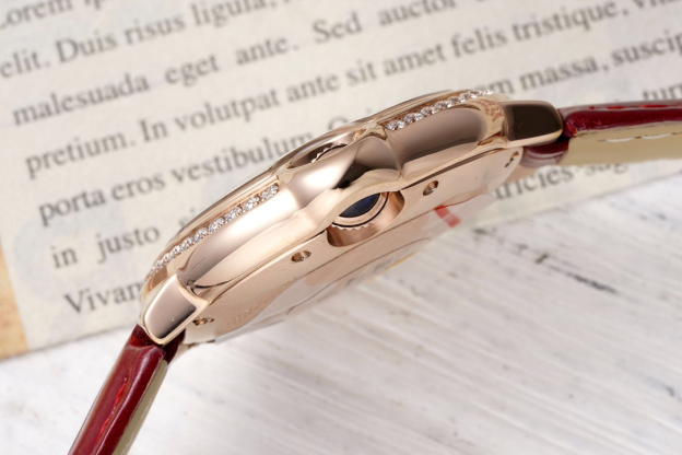 カルティエ［Cartier］バロン ブルー ドゥ カルティエ 自動巻き腕時計 33mm