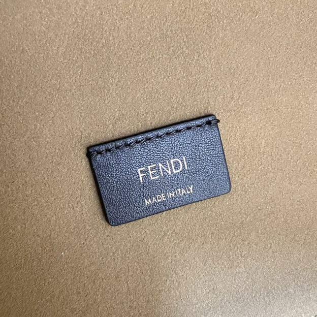 フェンディ「Fendi」Sunshine ミディアム レザー トートバッグ