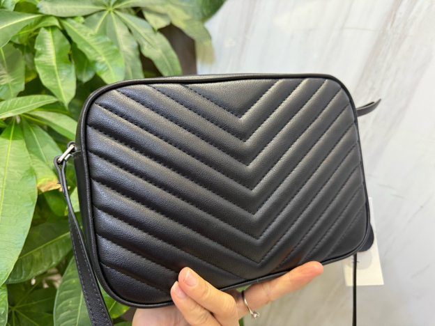 サンローラン「Saint Laurent」 LOU キルティング レザー カメラバッグ