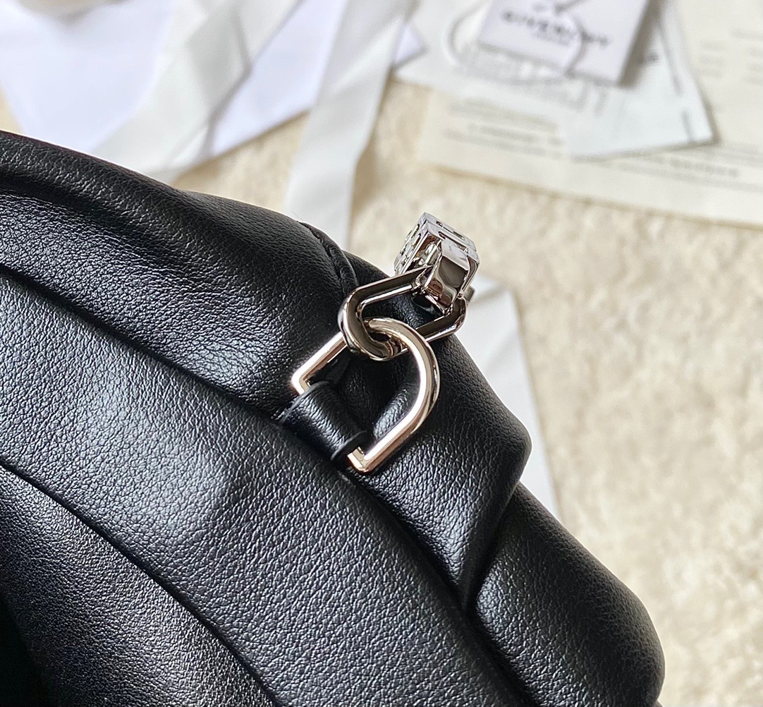 ジバンシィ「Givenchy」ミニケニー ハンドバッグ