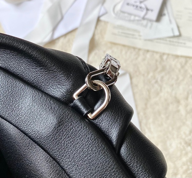 ジバンシィ「Givenchy」ミニケニー ハンドバッグ