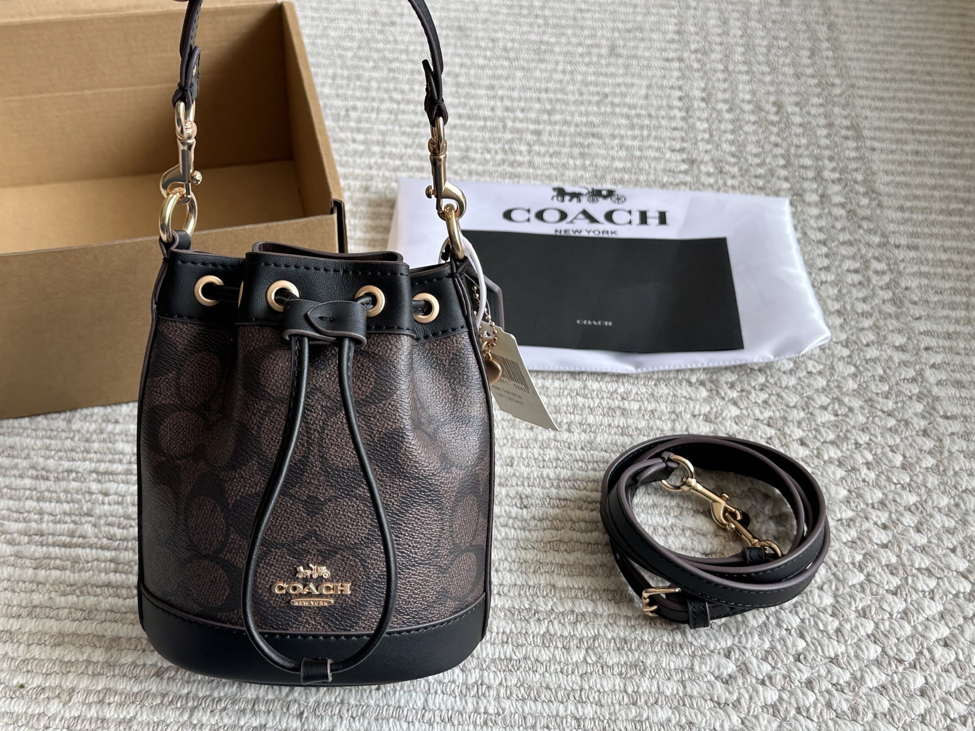 コーチ「Coach」Mini Dempsey バケットバッグ