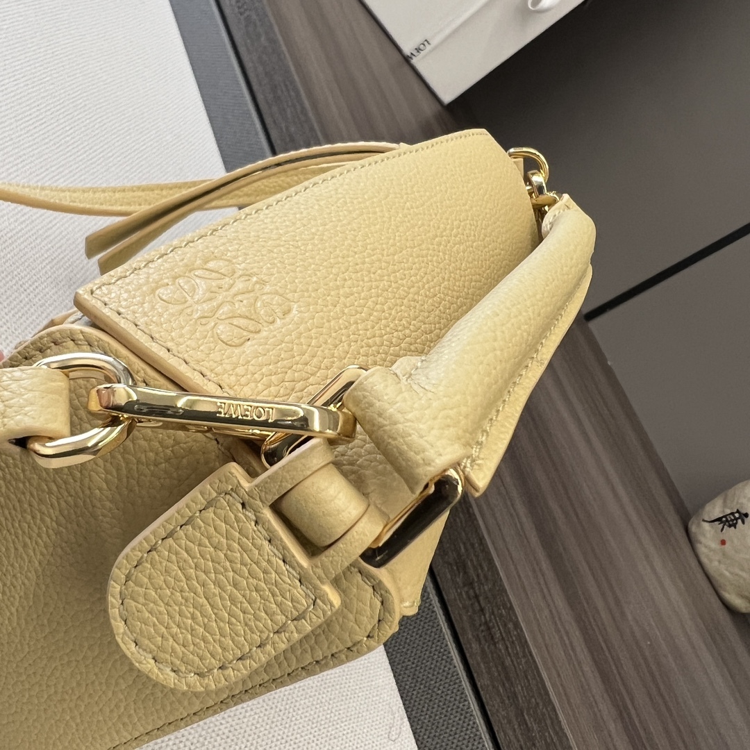 ロエベ「Loewe」ミニ ソフトグレインレザー Puzzle ハンドバッグ