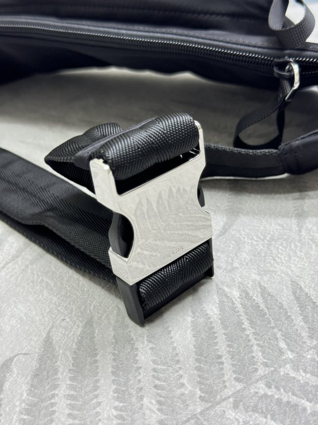 プラダ「Prada」テッスート ウェストバッグ