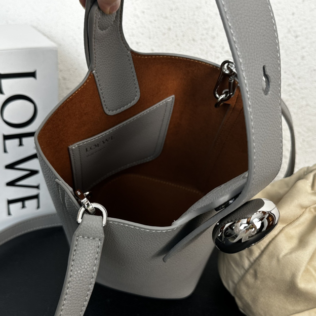 ロエベ「Loewe」FW レザー ハンドバッグ