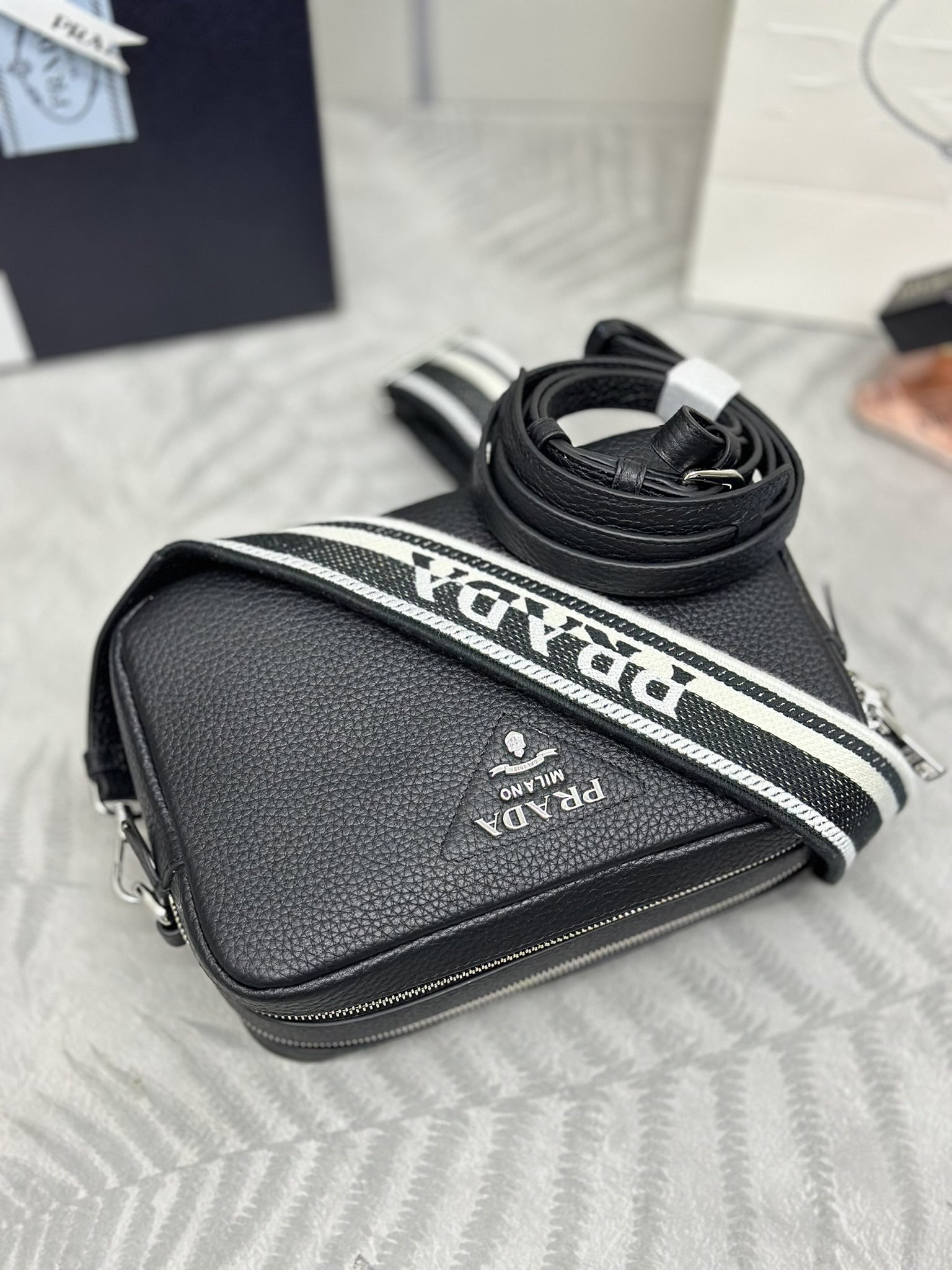 プラダ「Prada」ディアスキン デュアルストラップバッグ