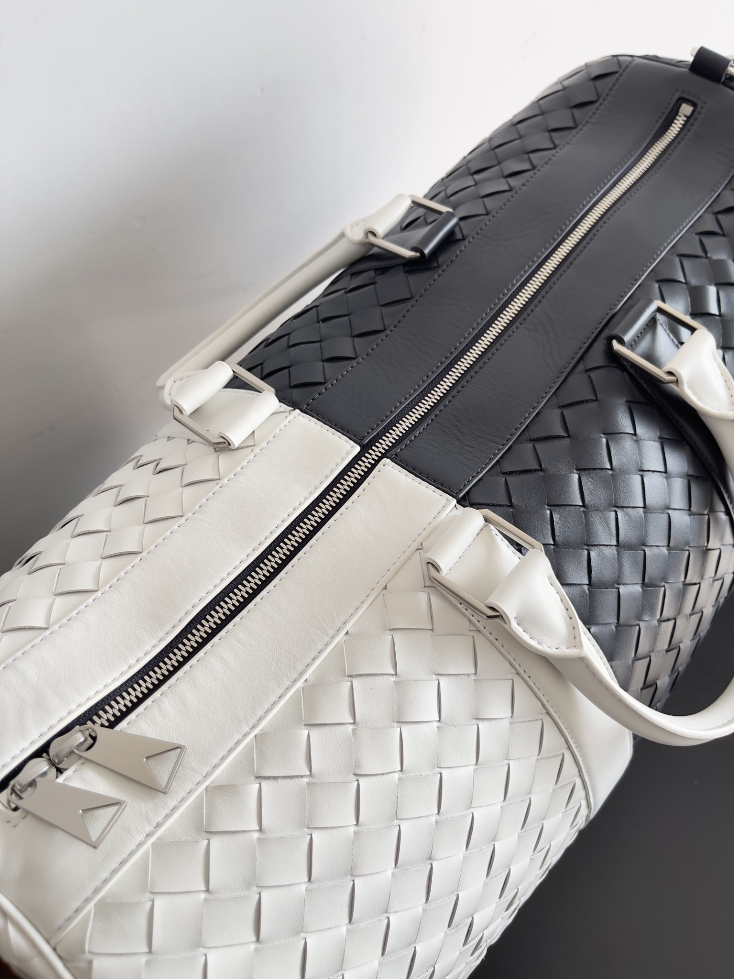 ボッテガ・ヴェネタ「Bottega Veneta」イントレチャート ラージトラベルバッグ