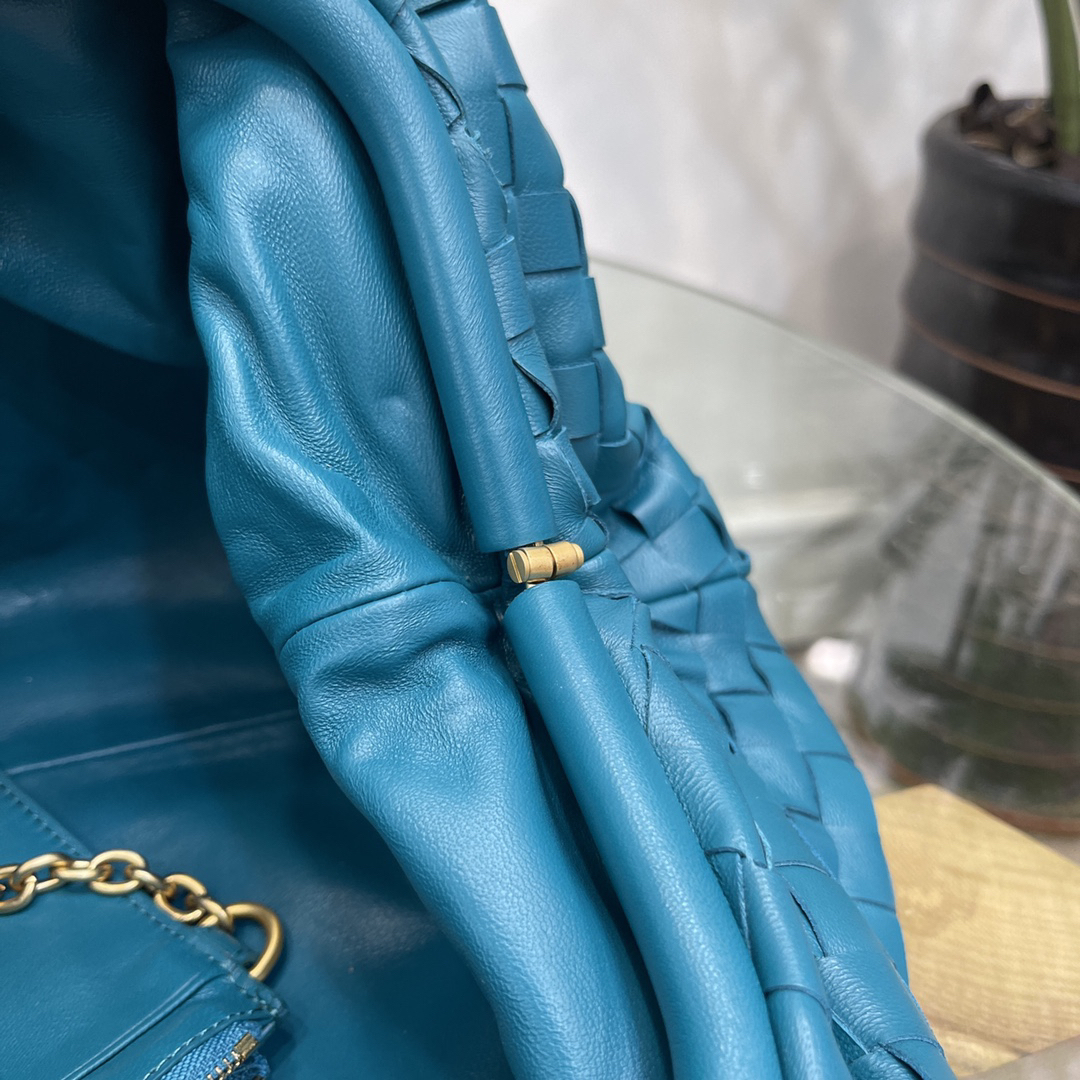 ボッテガ・ヴェネタ「Bottega Veneta」 パウチ ラージクラッチバッグ