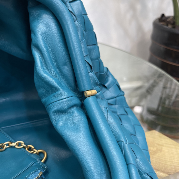 ボッテガ・ヴェネタ「Bottega Veneta」 パウチ ラージクラッチバッグ