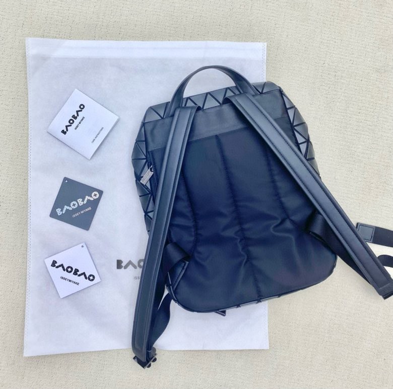 イッセイ・ミヤケ「Issey Miyake」スタイリッシュリュックサック