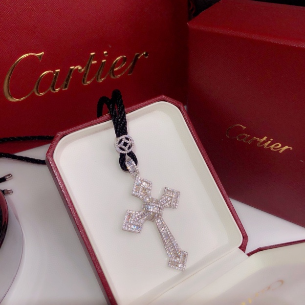 カルティエ「Cartier」 クロス ダイヤモンド ネックレス