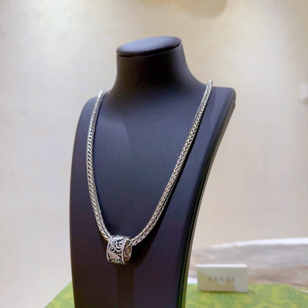 グッチ「Gucci」Anger Forest 双Gチェーン