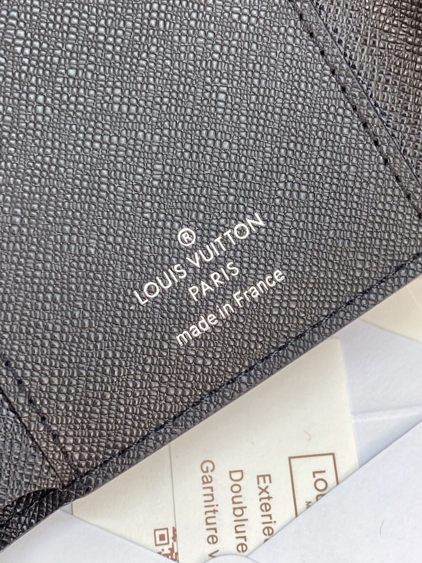 ルイ-ヴィトン(Louis Vuitton) ヴィクター･ウォレット