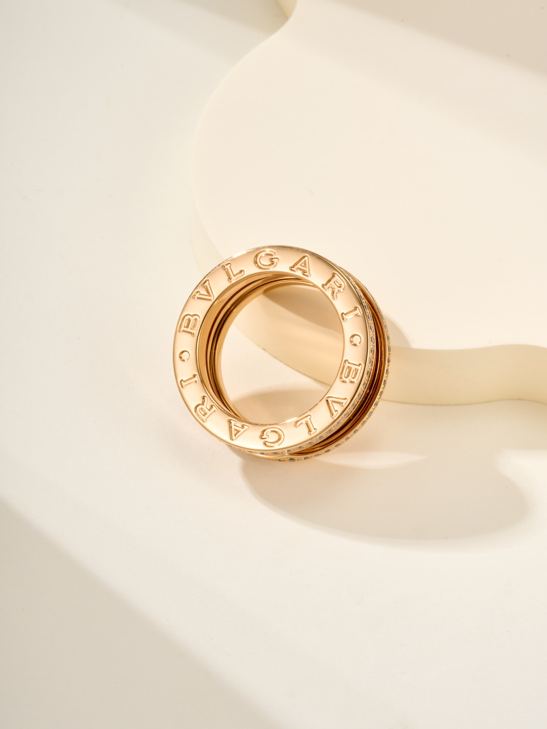 ブルガリ「Bvlgari」エレガントなリングコレクション