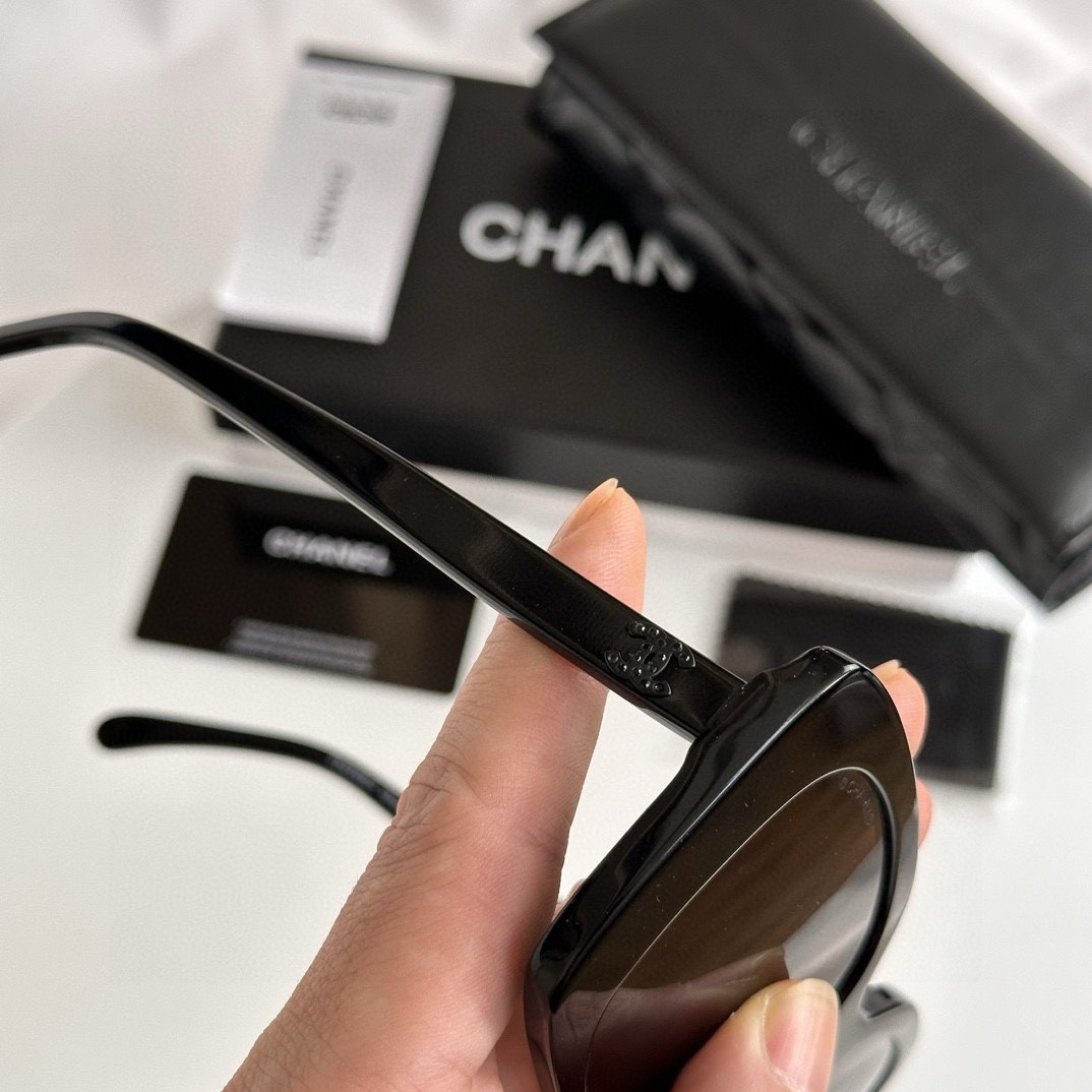 シャネル「Chanel」ブラック アイコン サングラス CH5422