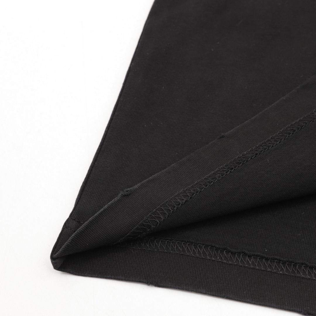 プラダ「Prada」 グラデーション ハンドペイント レター クルーネックTシャツ