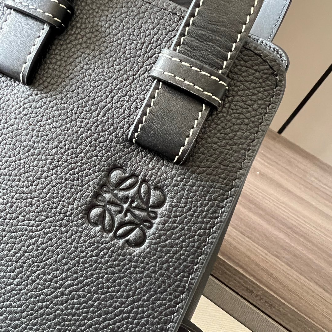 ロエベ「Loewe」Hammock Compact cow leather ハンドバッグ