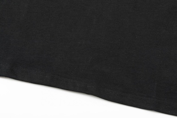 サンローラン「Saint Laurent」ヴィンテージインスパイアード ゴールドプリントTシャツ