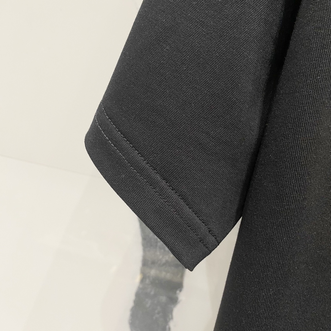 ヴェルサーチ「Versace」クルーネックTシャツ チェックメドゥーサプリント