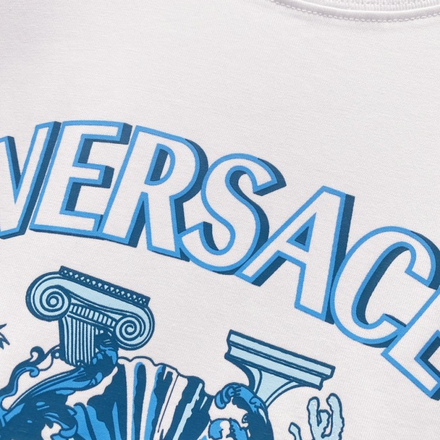 ヴェルサーチ「Versace」クルーネックTシャツ クラシックロゴ＆フラワープリント