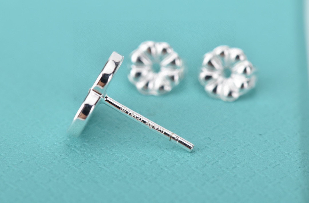 ティファニー「Tiffany & Co.」ハートエナメル アシンメトリーイヤリング