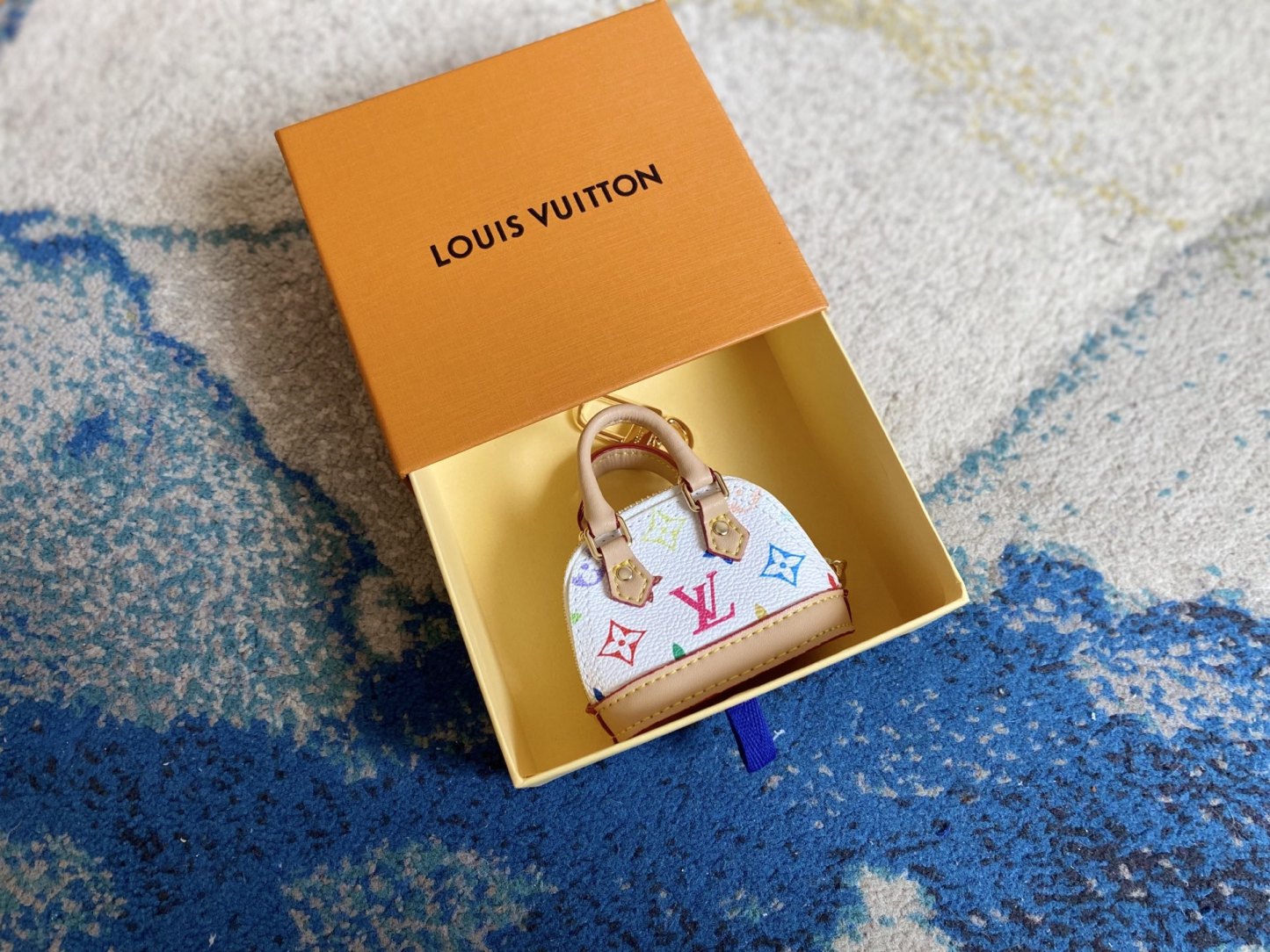 ルイ・ヴィトン「Louis Vuitton」LV × TM バッグチャーム･マイクロ アルマ