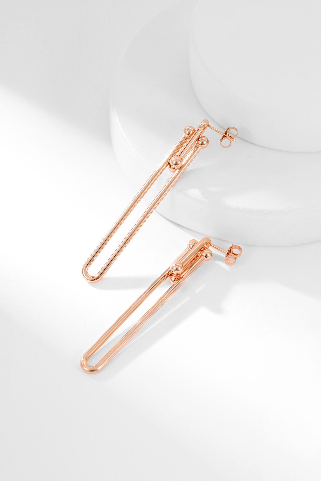 ティファニー「Tiffany & Co.」 HardWear シリーズ ロングスムースイヤリング