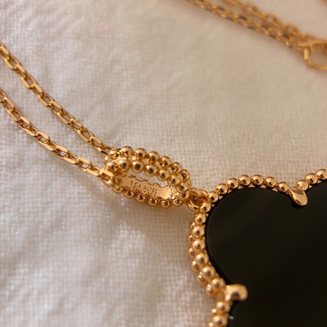 ヴァン クリーフ＆アーペル「Van Cleef & Arpels」 Vintage Alhambra ブラックオニキス 四つ葉 ペンダント直径2.5 cm、チェーン長90 cm