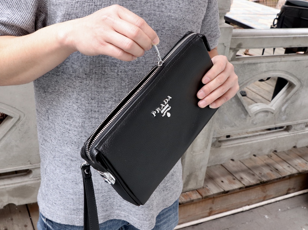 プラダ「Prada」フルレザー ロングウォレット