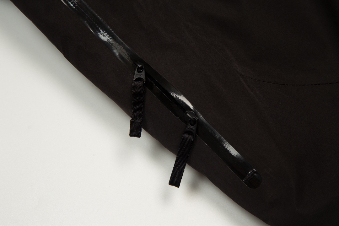 アークテリクス「ARC'TERYX」 ユニセックス フード付きスキーダウンパーカー