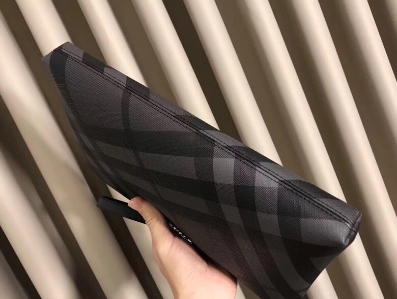 バーバリー「Burberry」メンズ ビジネスカジュアル ポシェット