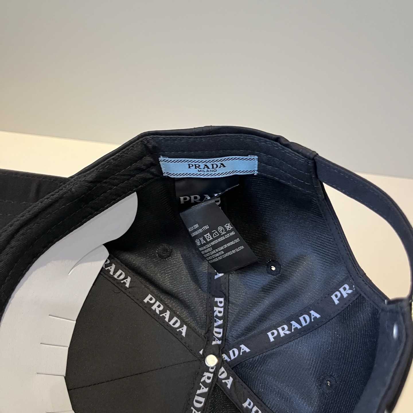プラダ「Prada」ADA 新作クラシックキャップ