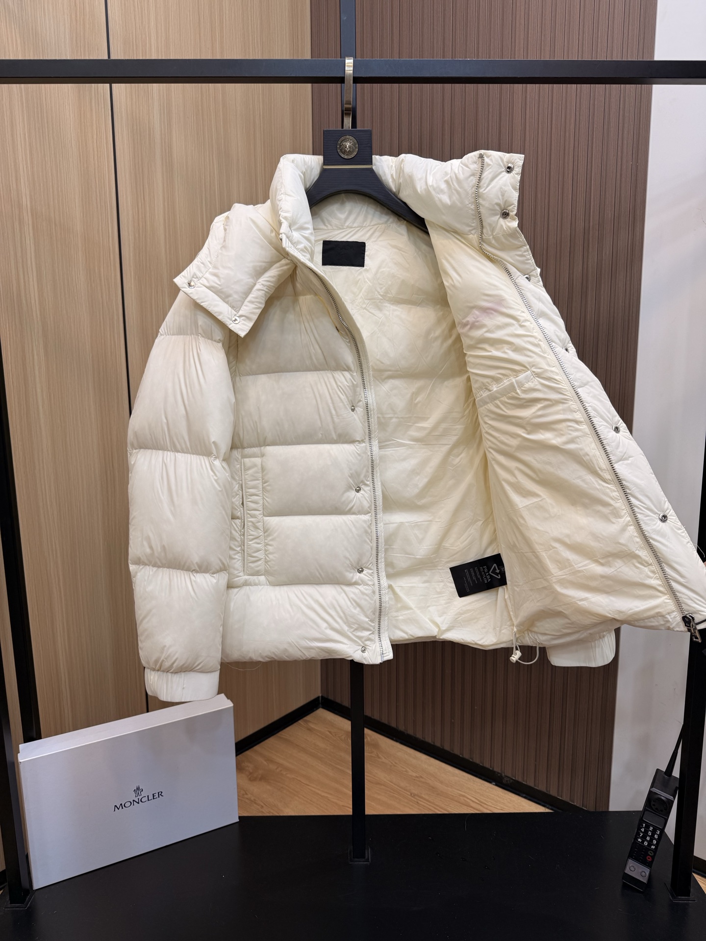 プラダ「Prada」秋冬新作 メンズ ファッションダウンジャケット