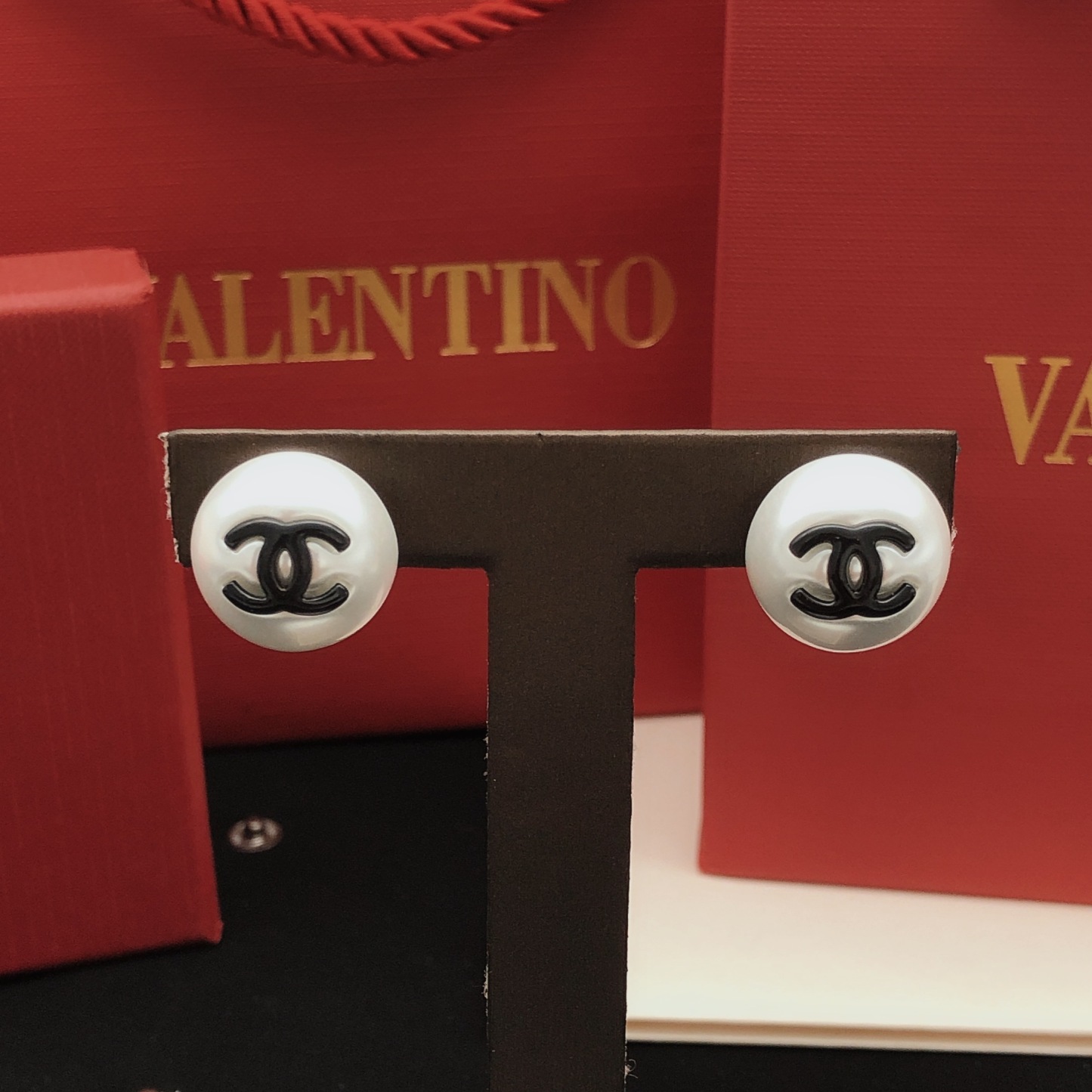 シャネル「Chanel」25秋冬 ブラックパール イヤリング